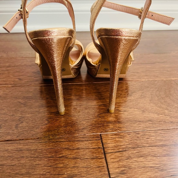 Gorgeous Chinese Laundry 8M heels in gold - Picture 5 of 7